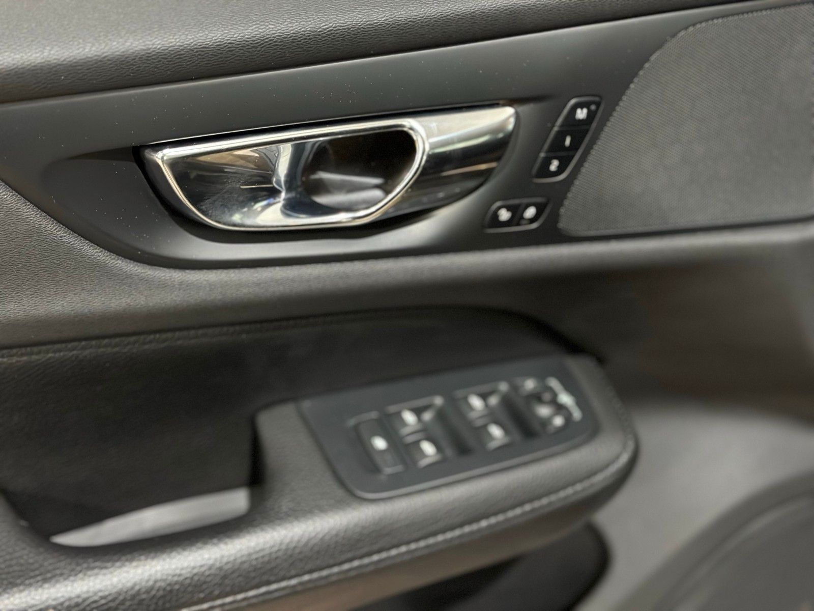 Fahrzeugabbildung Volvo V60 T4 Kombi Inscription*SHZ*LED*Sportfahrwerk*