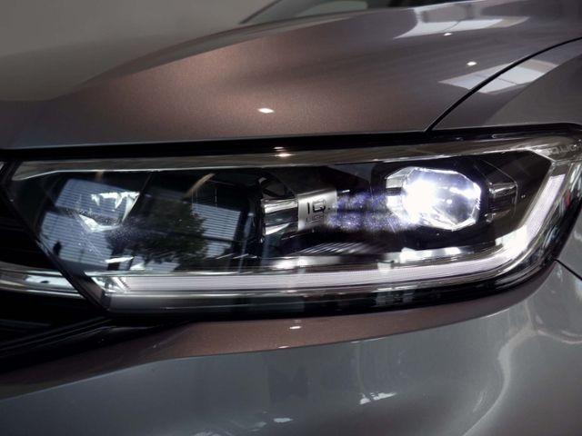 Fahrzeugabbildung Volkswagen T-Roc Style 1.5 TSI DSG | LED RFK AHK ACC