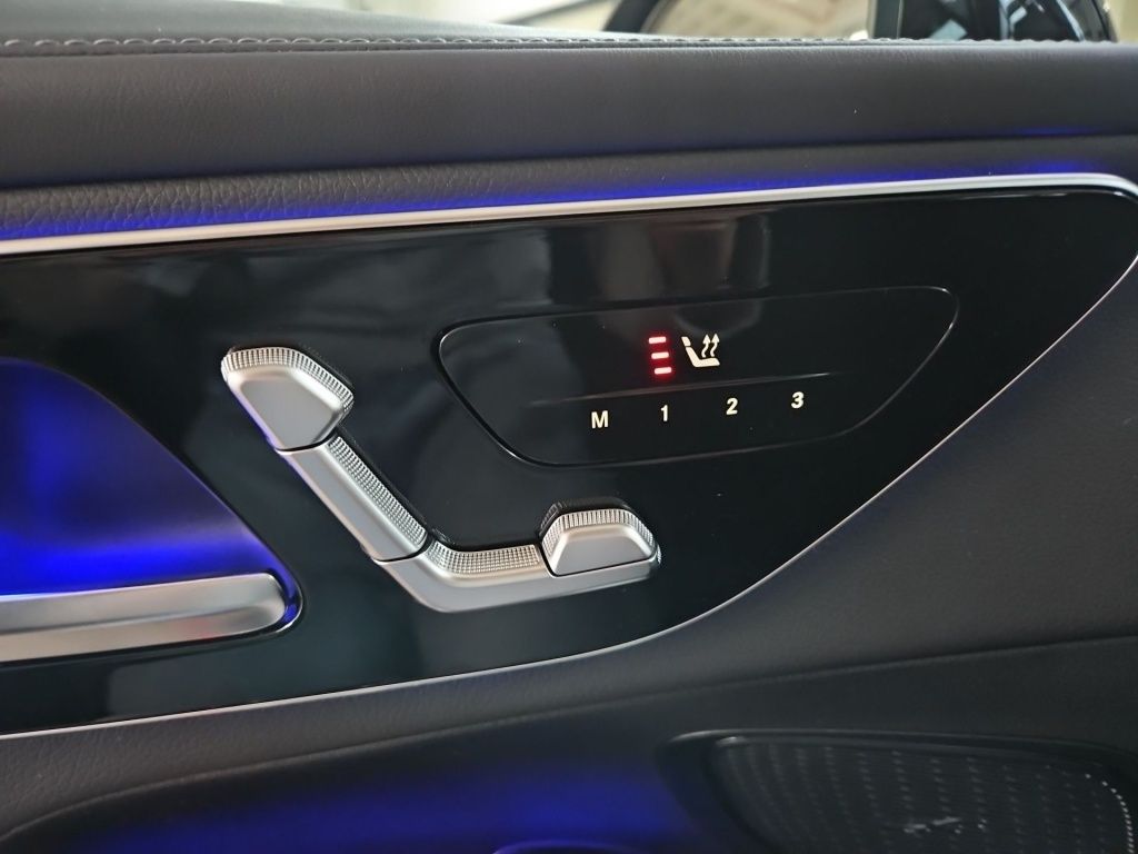 Fahrzeugabbildung Mercedes-Benz GLC 200 4MATIC +AMG-LINE+NIGHT+PANORAMADACH+AHK+