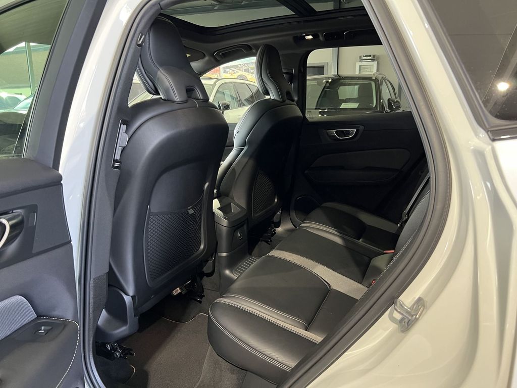 Volvo XC60 T6 R-Design Recharge AWD ACC AHK 360° LED