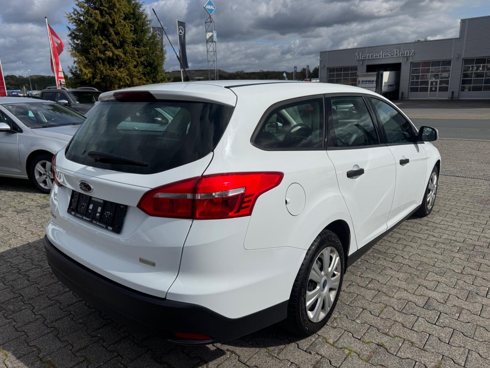Ford Focus 2015 — interior