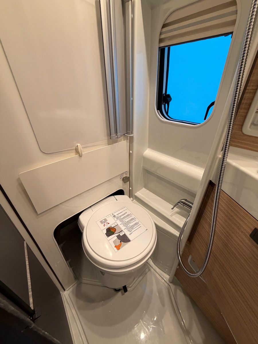 Fahrzeugabbildung Malibu Van Family 4 GT 640 RB Aufstelldach MJ26 lucca