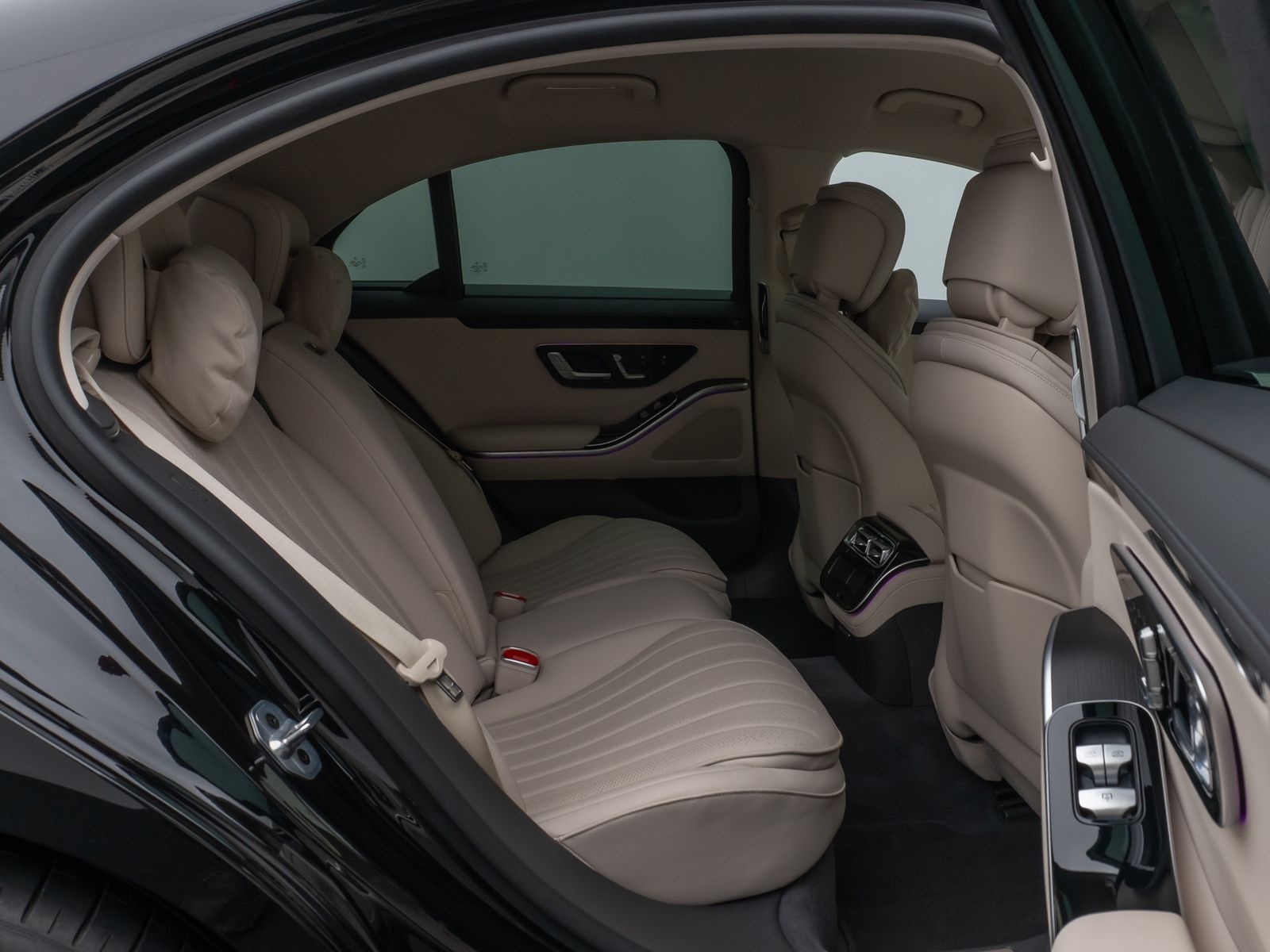 Fahrzeugabbildung Mercedes-Benz S 400d 4Matic HUD DAB 360° 9G-Tronic MBUX Ent.+