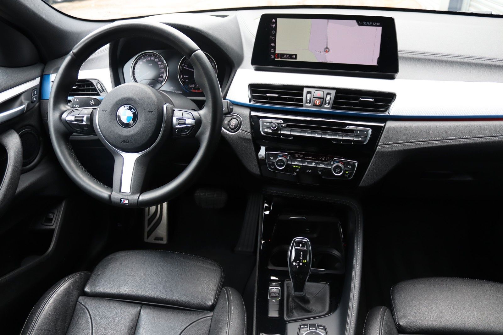 Fahrzeugabbildung BMW X2 sDrive 20 d AUT M SPORT PAKET LEDER NAVI HUD