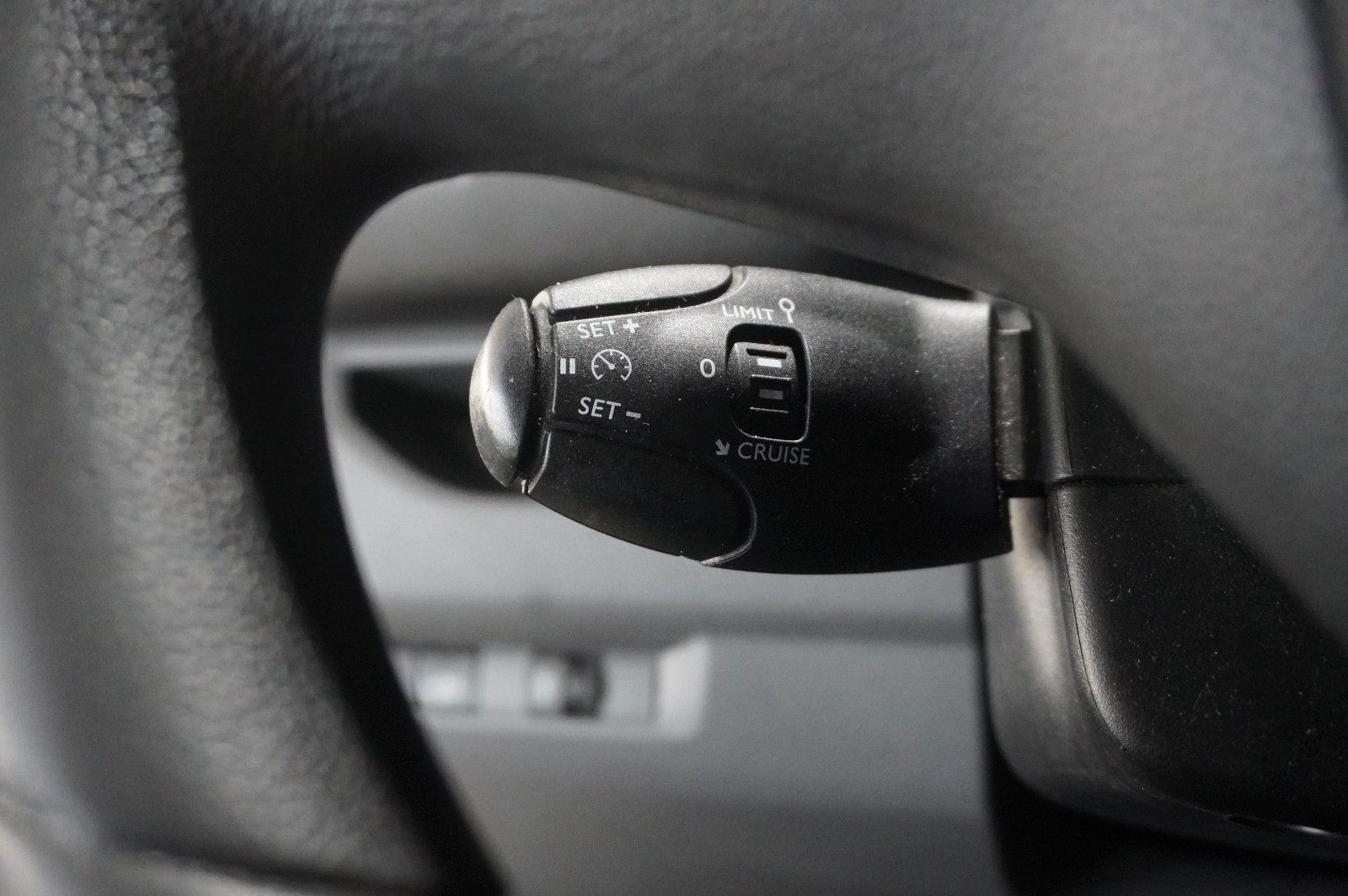 Fahrzeugabbildung Opel Vivaro Kasten M 1.5D EDIT WÜRTH NAVI/KAMERA/TEMP