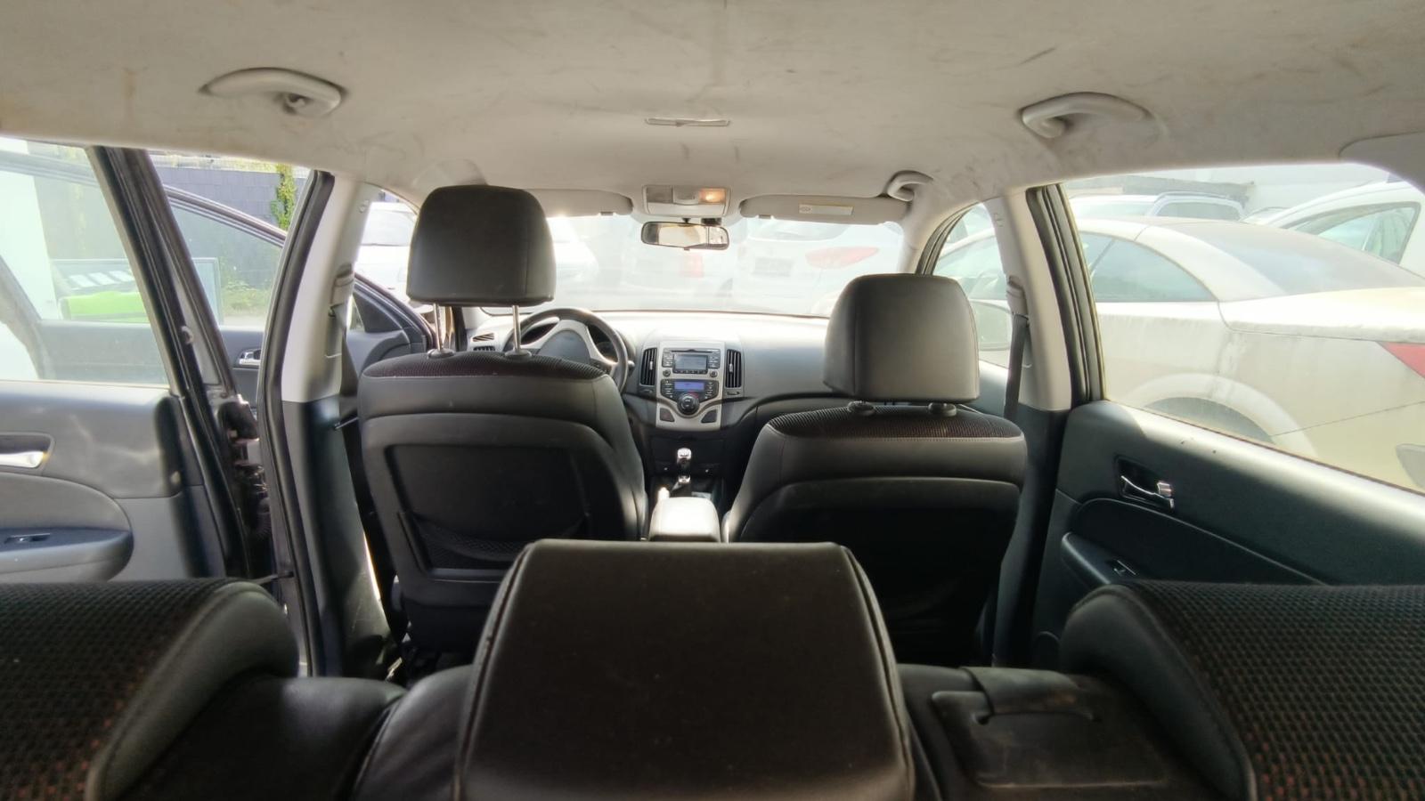 Hyundai i30 2011 — photo 12