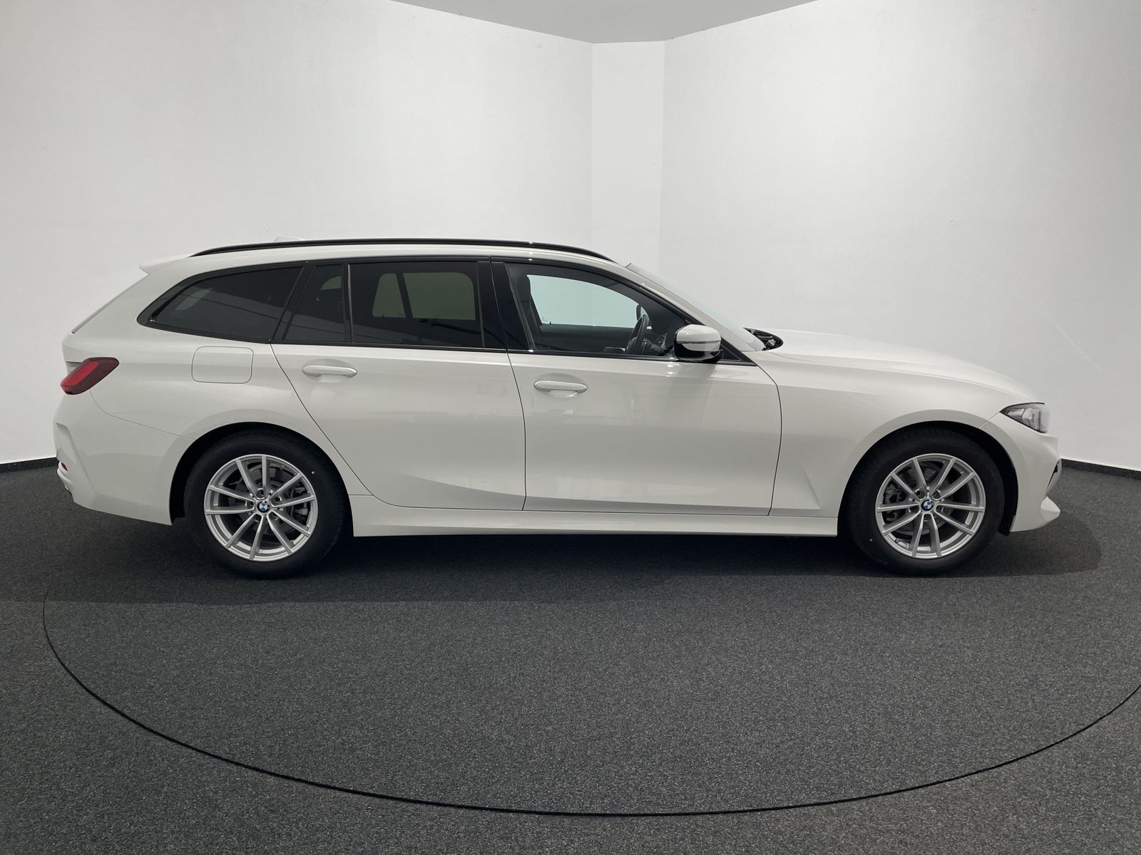 BMW 318d LED//SHZ/NAVI/STANDHEIZUNG/LENKRADHEIZUNG foto 6