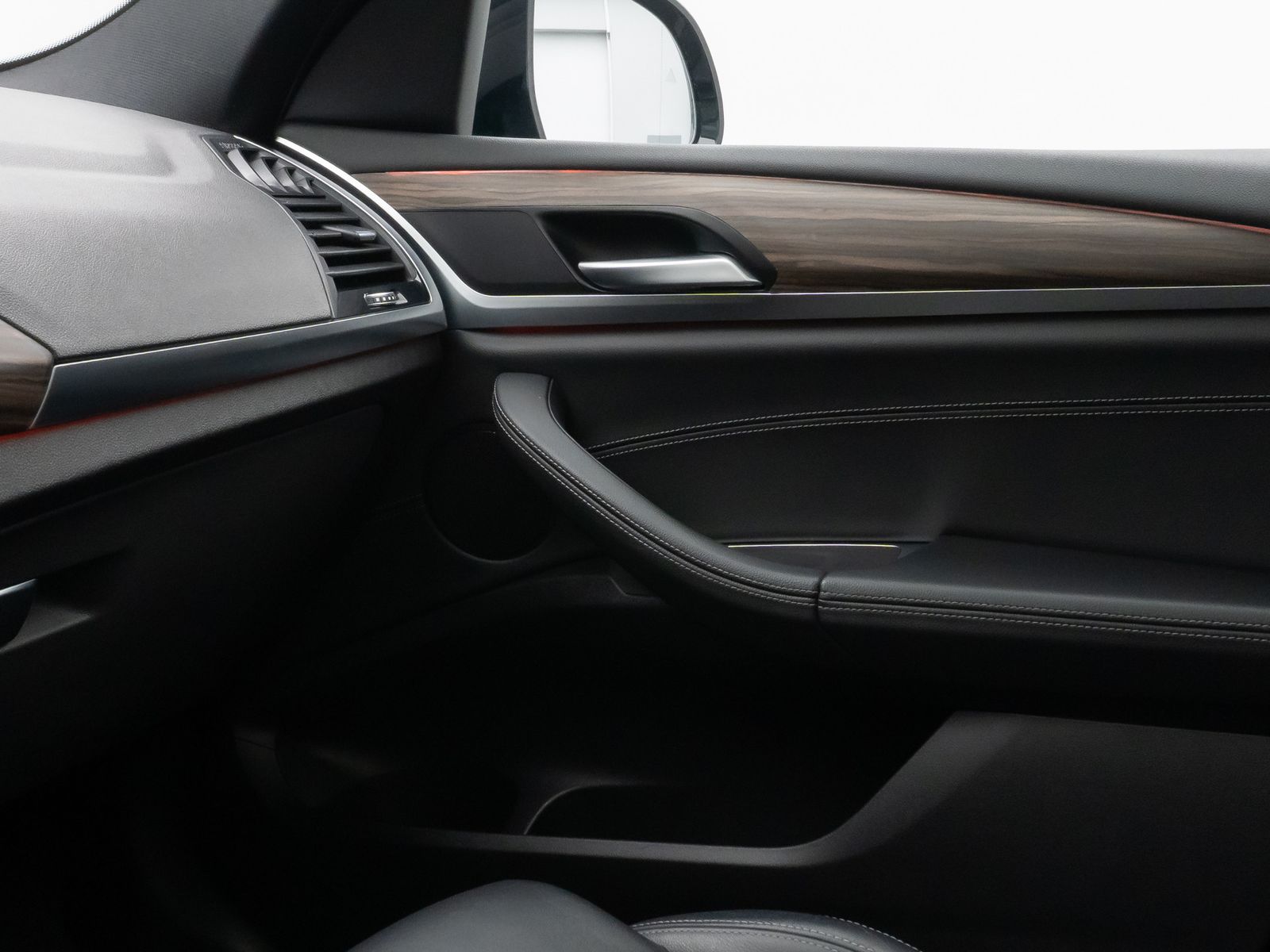Fahrzeugabbildung BMW X4 xD20d M Sport X Panoram 360°HUD Komfort Alarm
