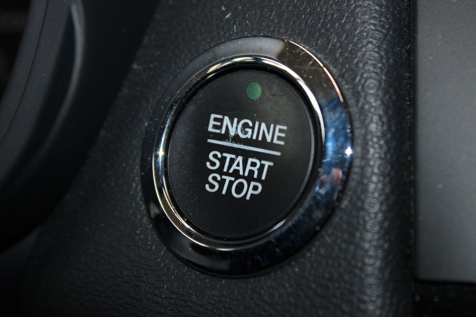 Fahrzeugabbildung Ford EcoSport Titanium AUTOMATIK Navi CAM WinterPaket