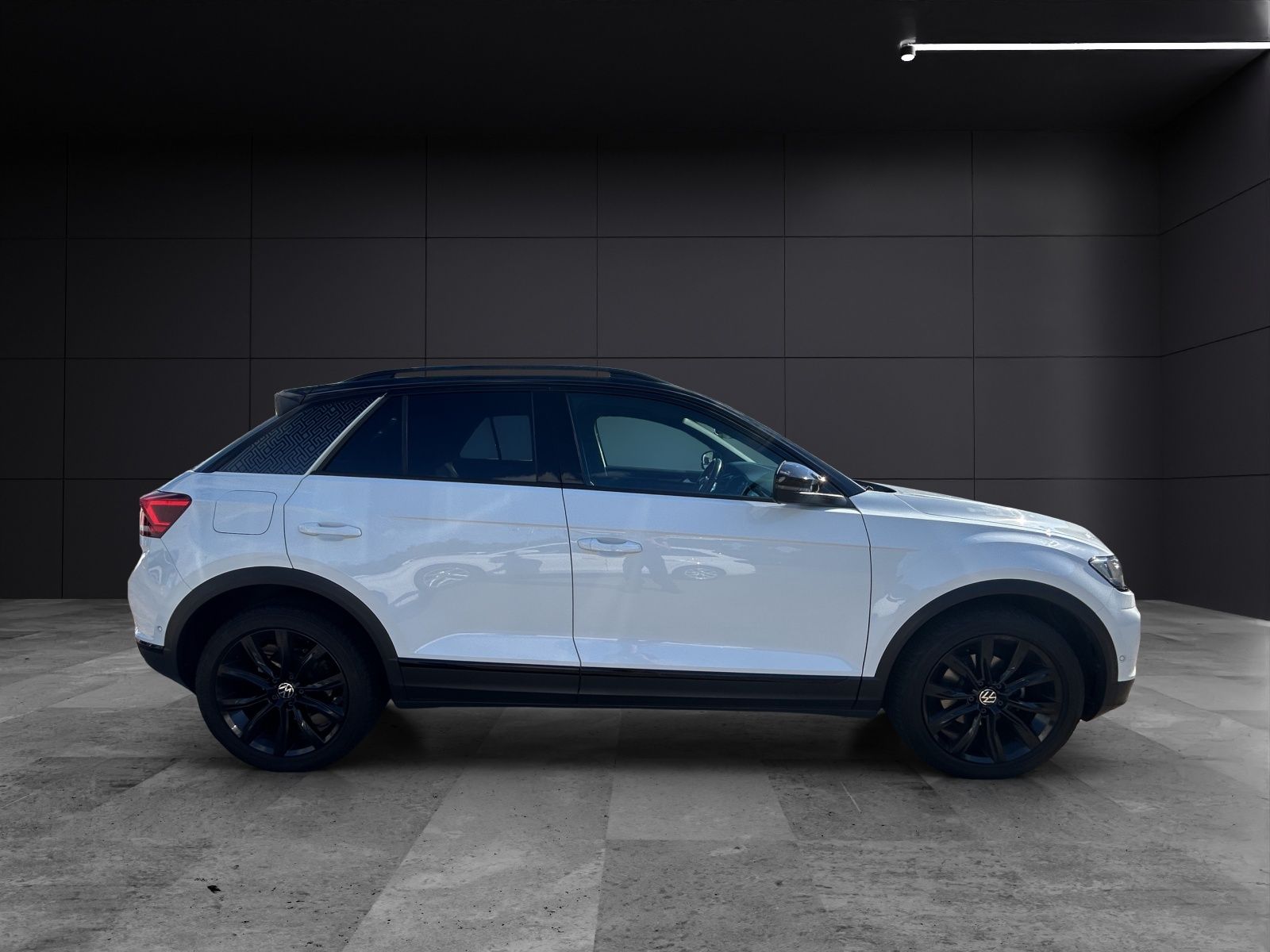 Fahrzeugabbildung Volkswagen T-Roc TSI Sport LED AHK Navi AID ACC RFK SH 18"