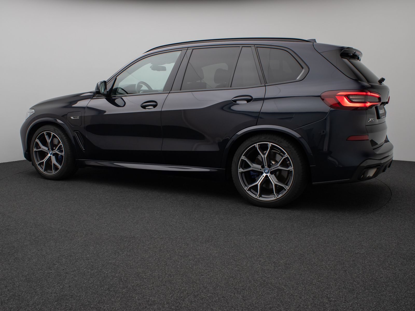 Fahrzeugabbildung BMW X5 xD45e M Sport 360°HUD DAB H/K Individual 21Zl
