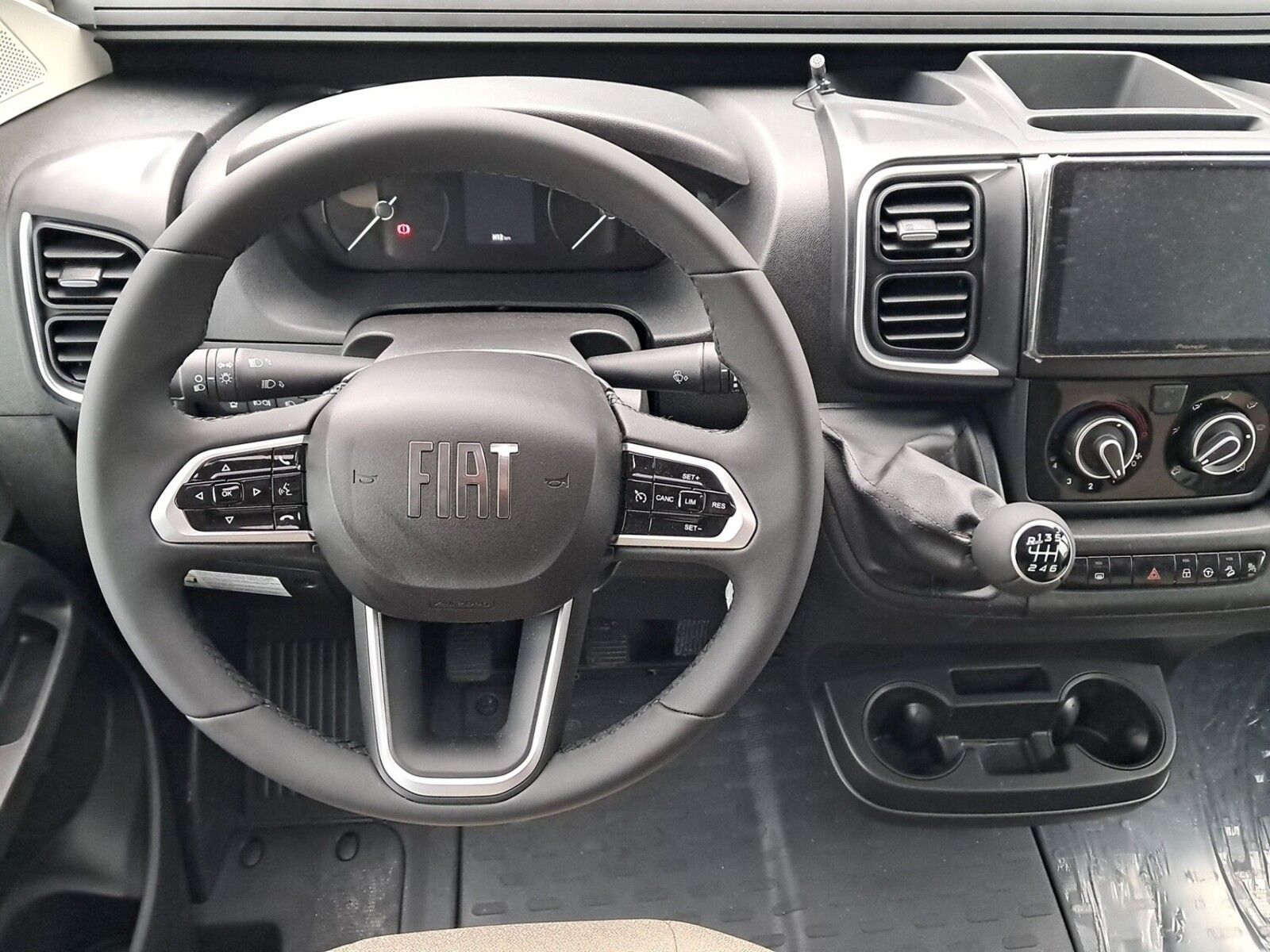 Fahrzeugabbildung Forster T F745 EB LTE,Solar,Markise,Lithium,Hubbett