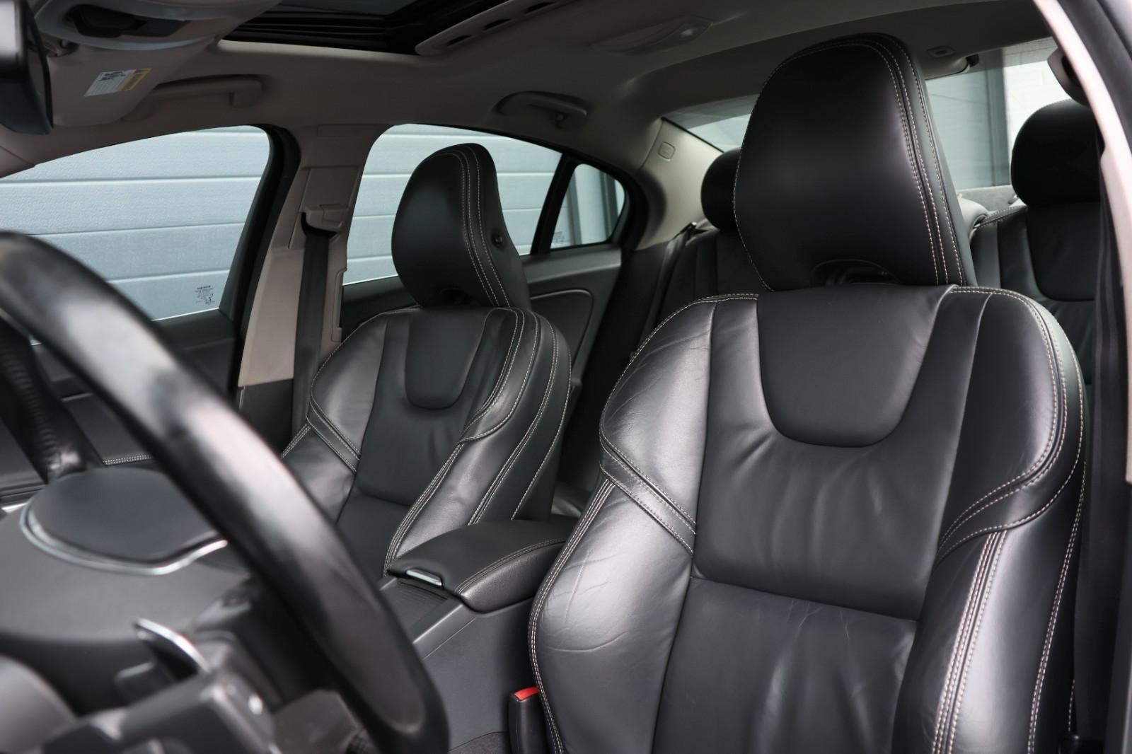 VOLVO S60 3.0L T6 AWD R-DESIGN / ACC / 4XSHZ / LHZ / CAMÉRA / 19 | 347 ch | BVA | PACK SPORT | RÉGLAGE ÉLECTRIQUE DES SIÈGES AVEC FONCTION MÉMOIRE | TOIT OUVRANT