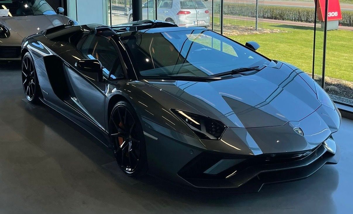 Fahrzeugabbildung Lamborghini AVENTADOR S ROADSTER CARBON LIFT TOPZUSTAND!!!