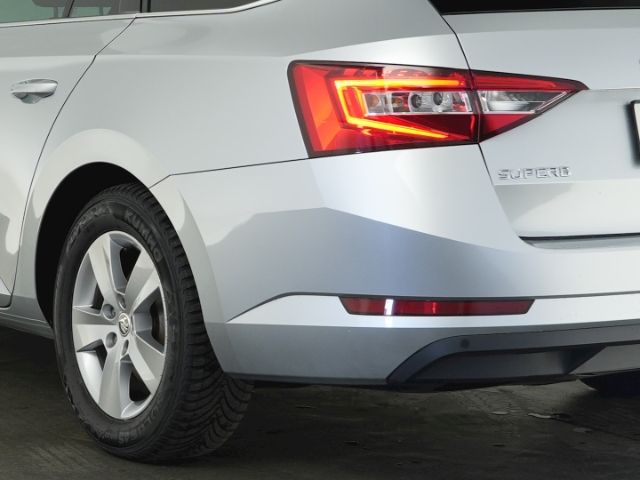 Superb COMBI AMBITION TDI DSG+NAVI+SITZHEIZUNG+K