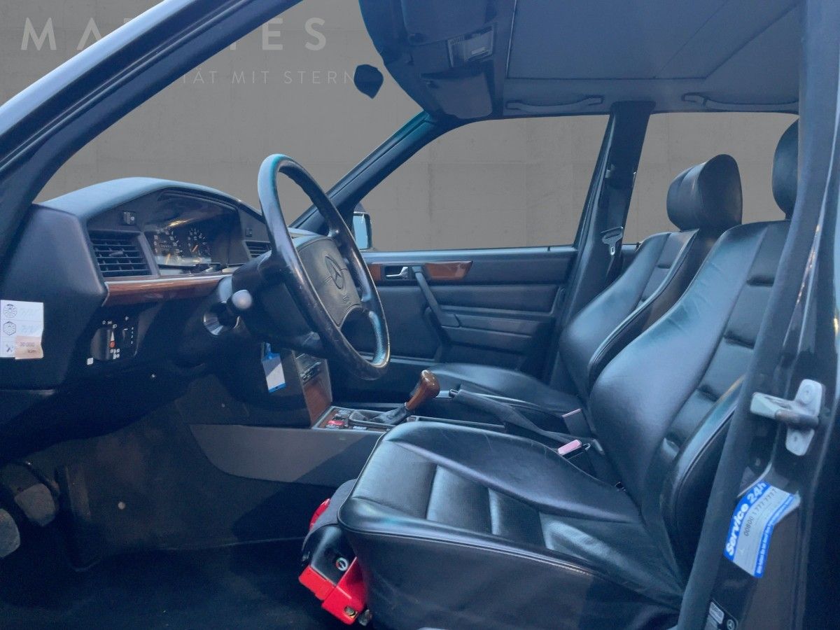 Fahrzeugabbildung Mercedes-Benz 190 E 3.2/AMG-Ausführung/Aerodynamikpaket