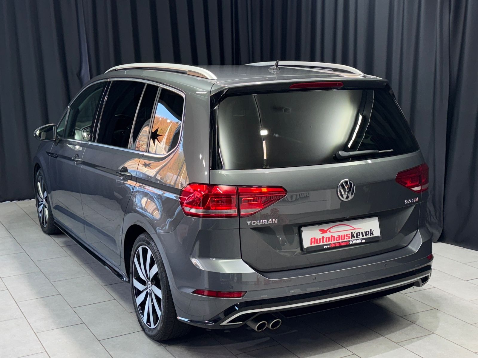 Fahrzeugabbildung Volkswagen Touran Highline|DSG|NAVI|7-SITZER|R-LINE|