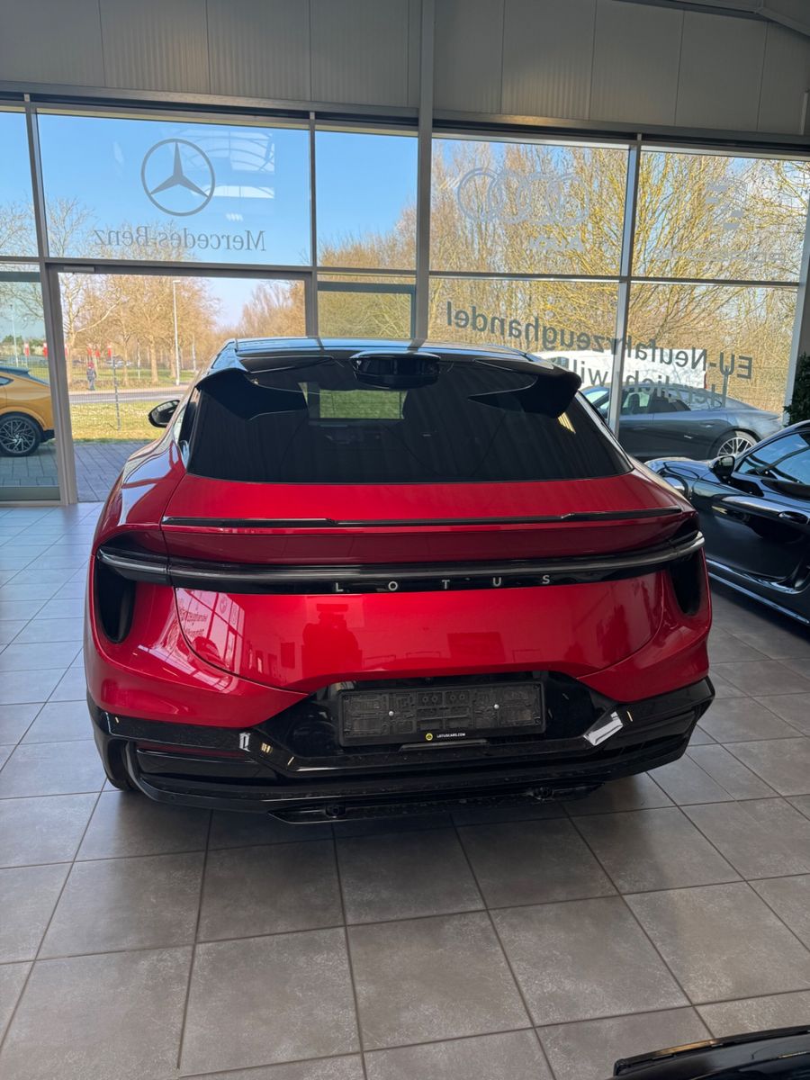Fahrzeugabbildung Lotus Eletre EDS 450 S 4WD Executive Seat 112 kWh