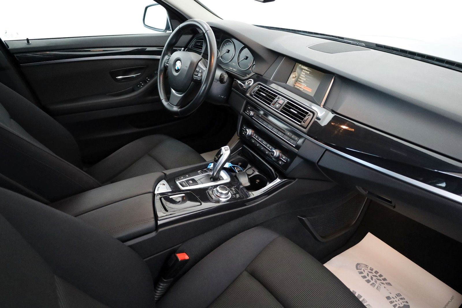 Fahrzeugabbildung BMW 525 d xDrive Touring,Navi,SH,Harman-Kardon,SR+WR