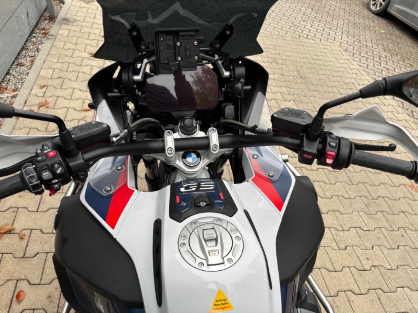 Fahrzeugabbildung BMW R 1250 GS Adventure Trophy Öl Inclusiive 5/50000