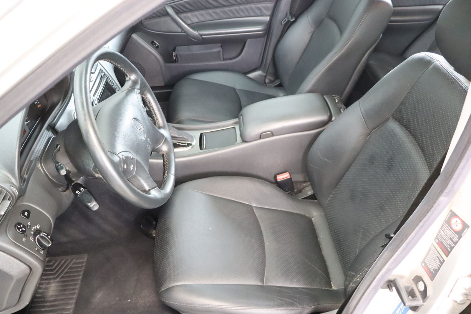 Fahrzeugabbildung Mercedes-Benz C 320 AVANTGARDE 1. Hand * Xenon * Leder * Navi