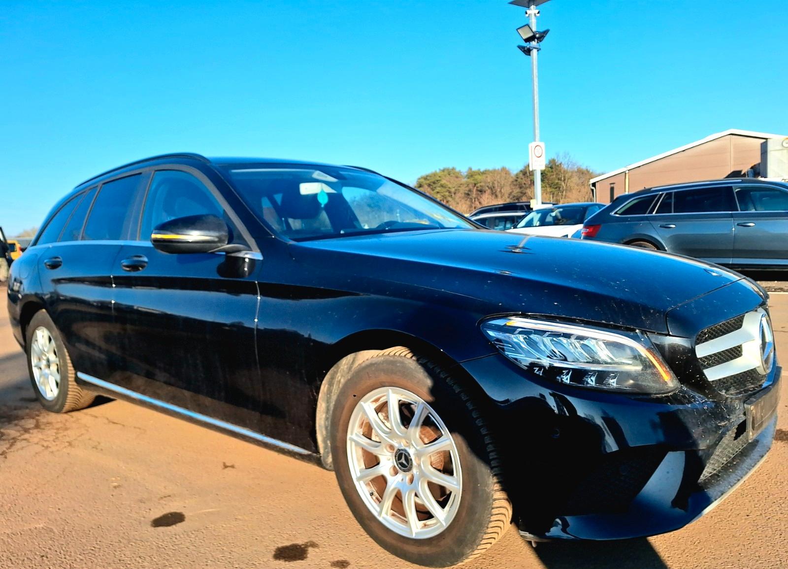 Mercedes-Benz C 180*Navi*LED*Leder*SHZ*PDC+Cam*AHK*Sportsitze