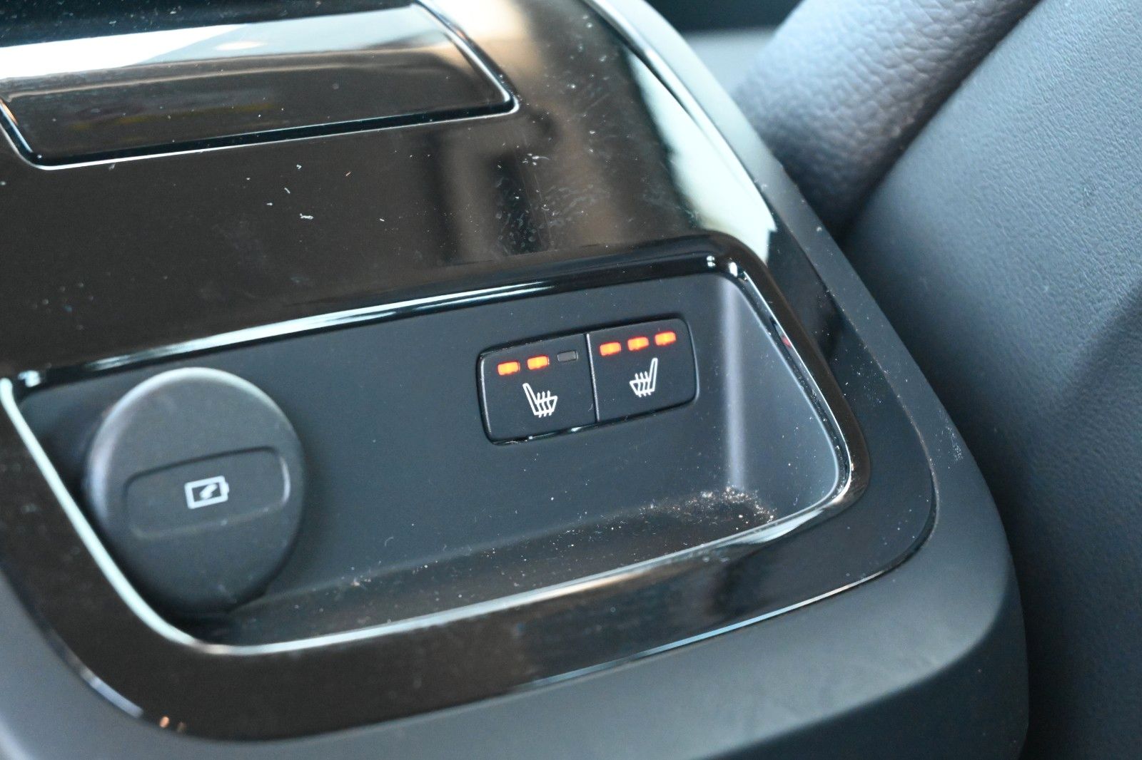 Fahrzeugabbildung Volvo V90 T6 PHEV AWD  Core Bright*AHK*Voll LED*Alarm*