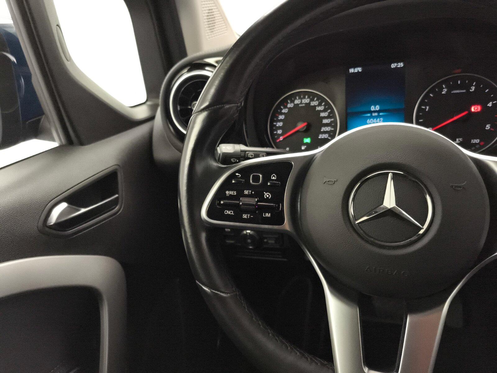 Mercedes-Benz T 180 d PROGRESSIVE 7G Navi Klima Kamera LED AHK