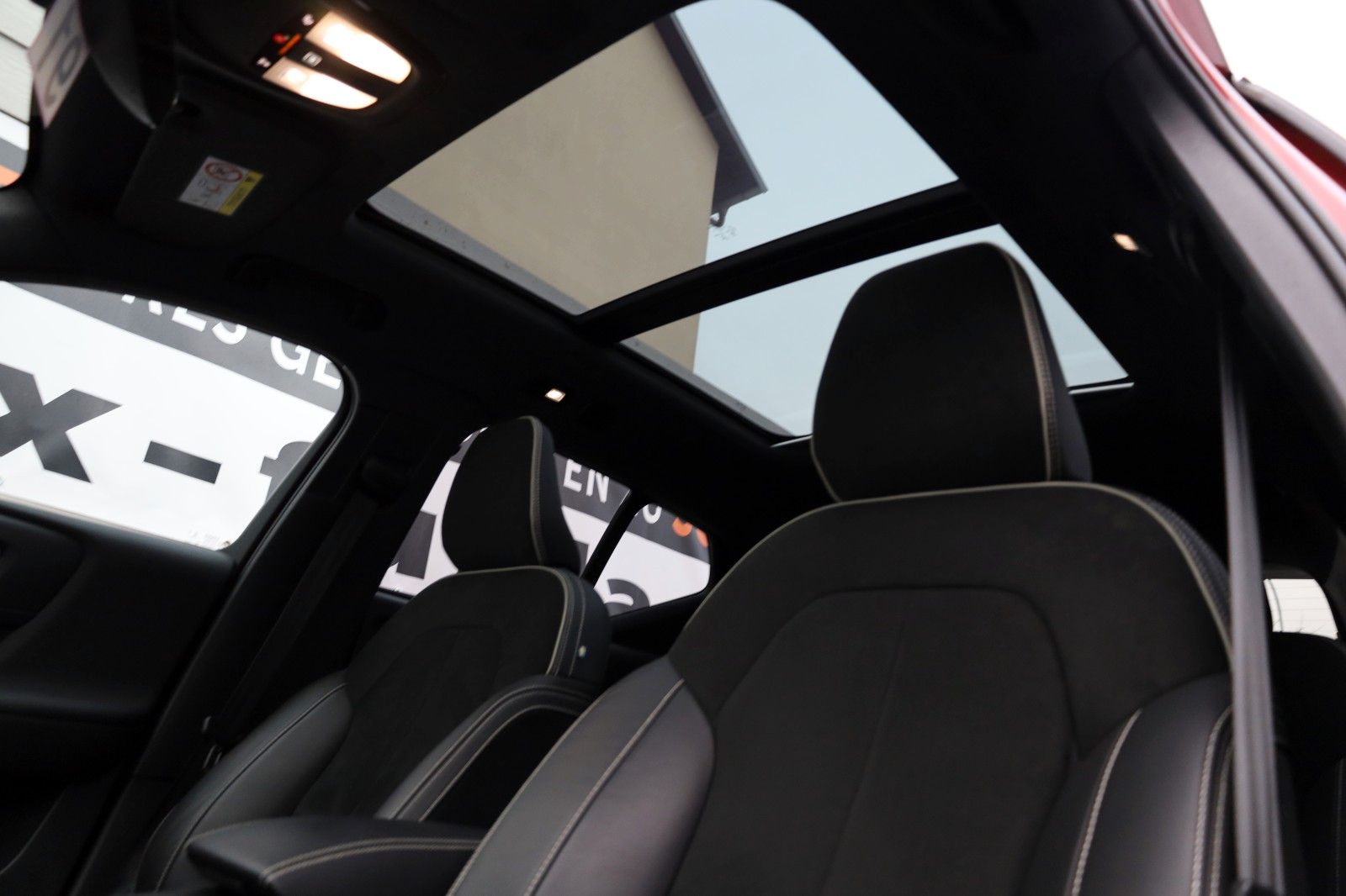 Fahrzeugabbildung Volvo XC40 Pro Twin P8 AWD,T.Leder,Navi,Panorama,AHK