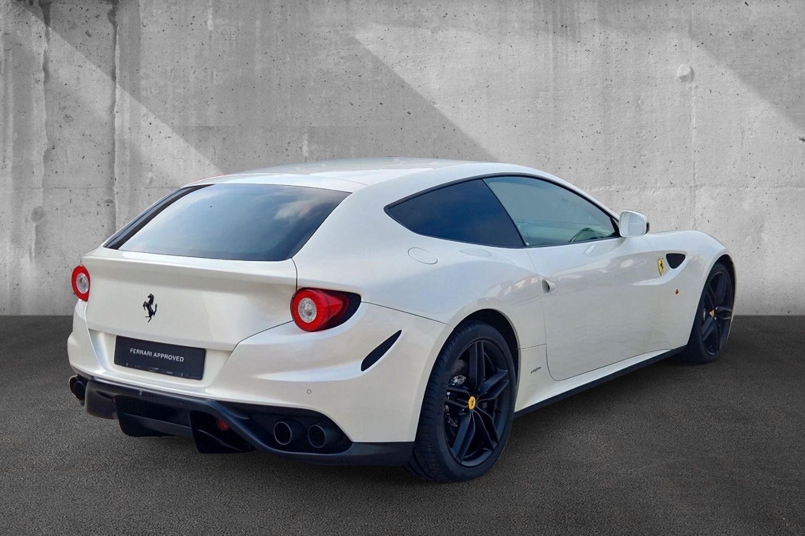 Fahrzeugabbildung Ferrari FF*dt. Auto*Lift*Carbon*Sitzbelüftung*Display*