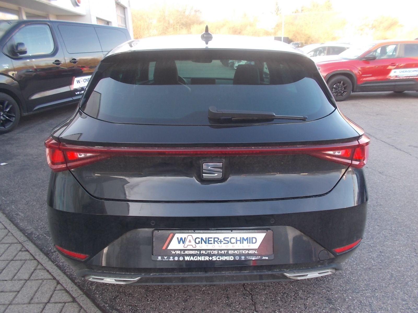 Fahrzeugabbildung SEAT Leon FR 2.0 TDI DSG + LED + NAVI + AHK