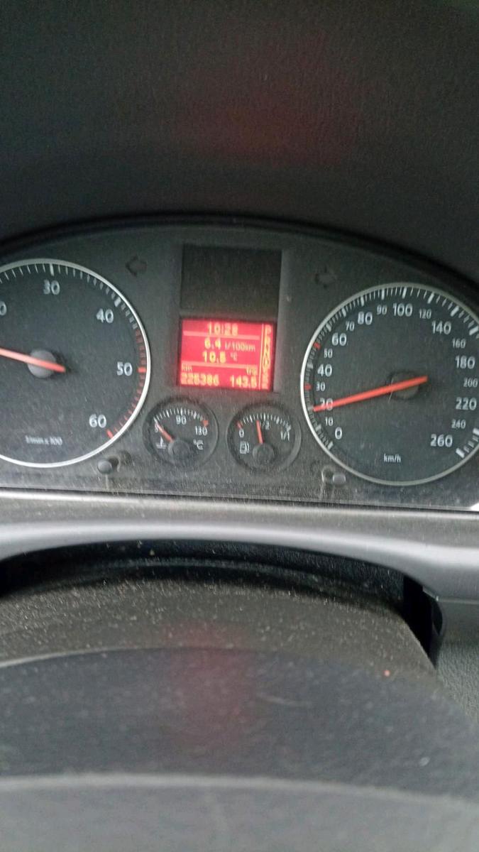 Volkswagen Touran 2006 — engine 105 HP (77kW)