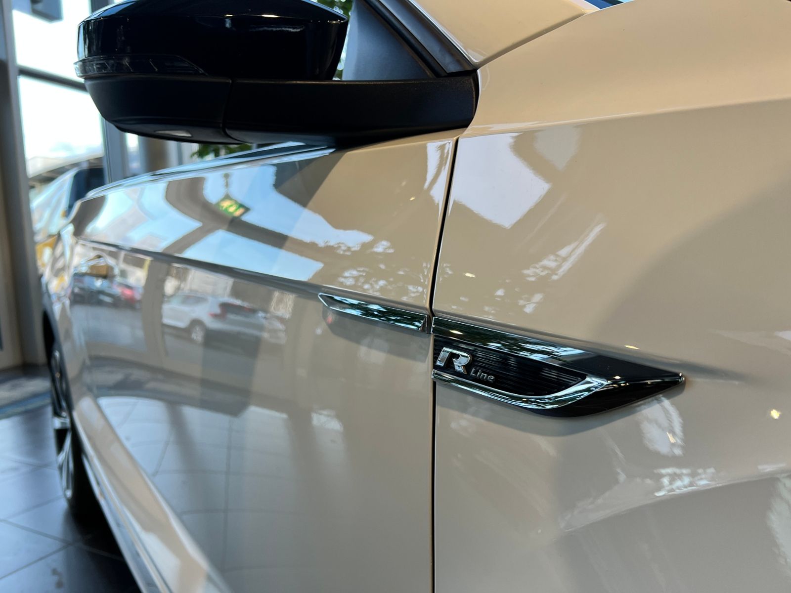 Fahrzeugabbildung Volkswagen T-Roc Cabrio R-Line Black AHK BEATS NAVI SHZ