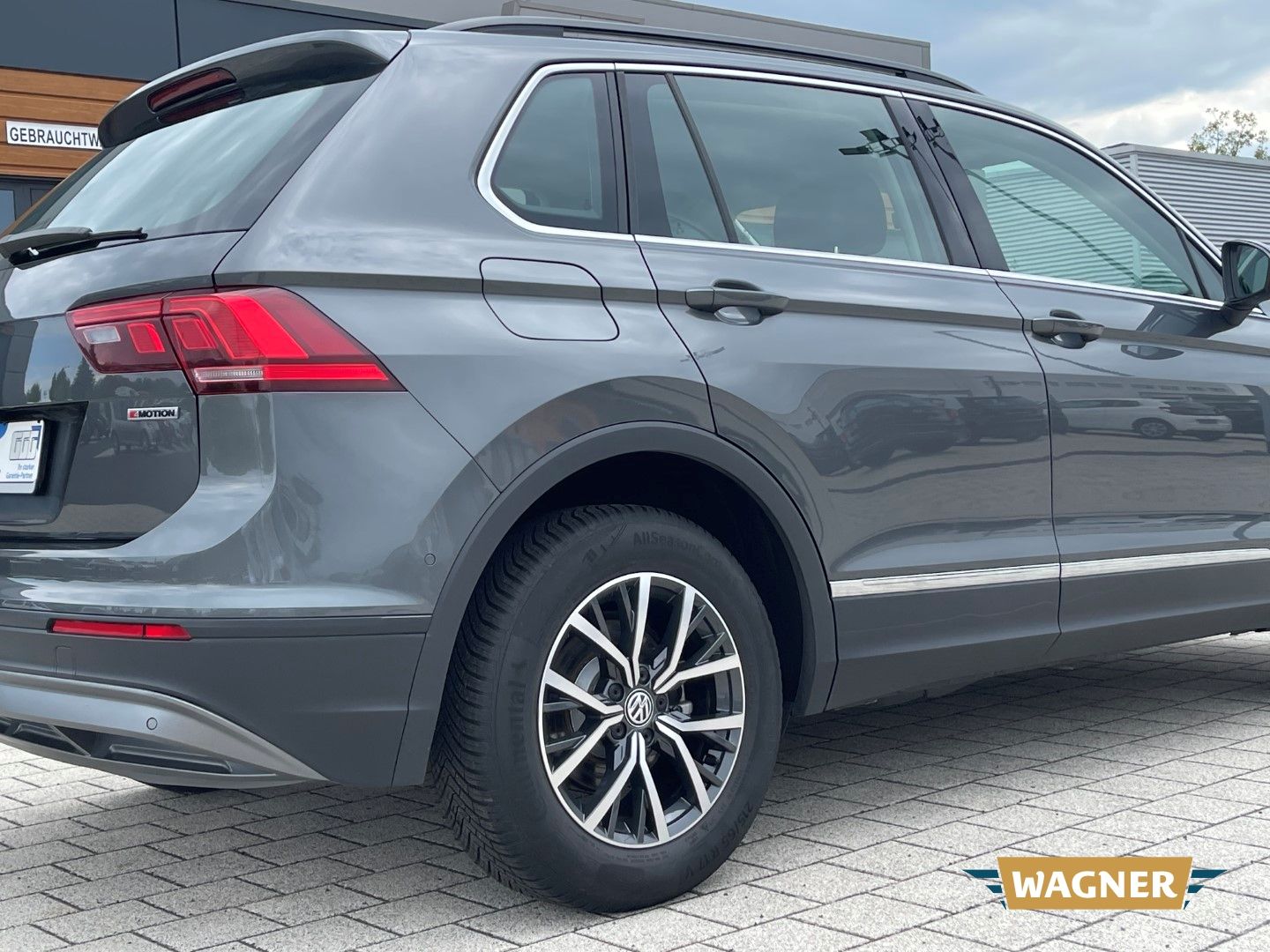 Fahrzeugabbildung Volkswagen Tiguan Comfortline  Automatik 4Motion