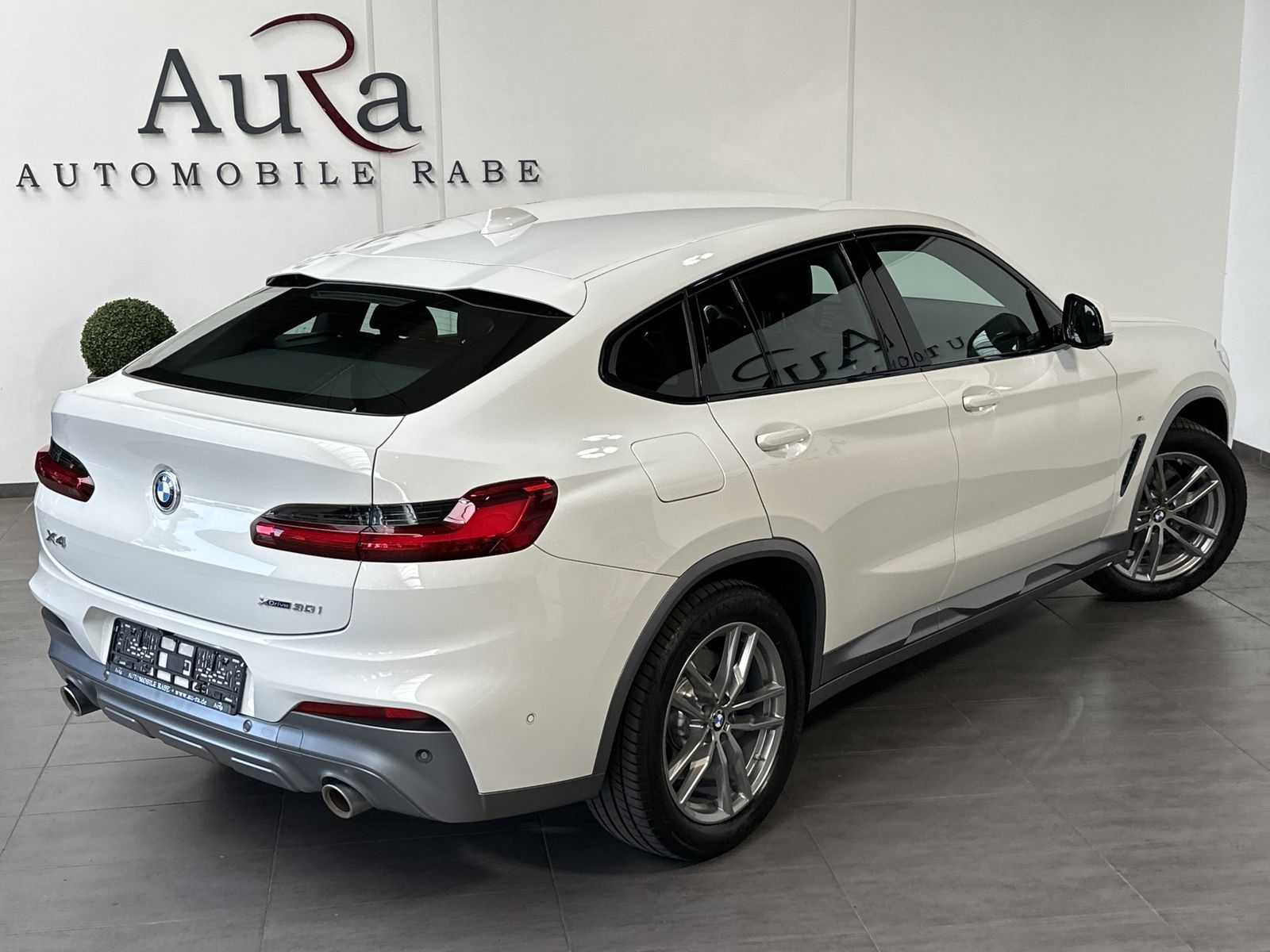 Fahrzeugabbildung BMW X4 xDrive30i M-Sport X NAV+LED+360°+ACC+HEAD-UP