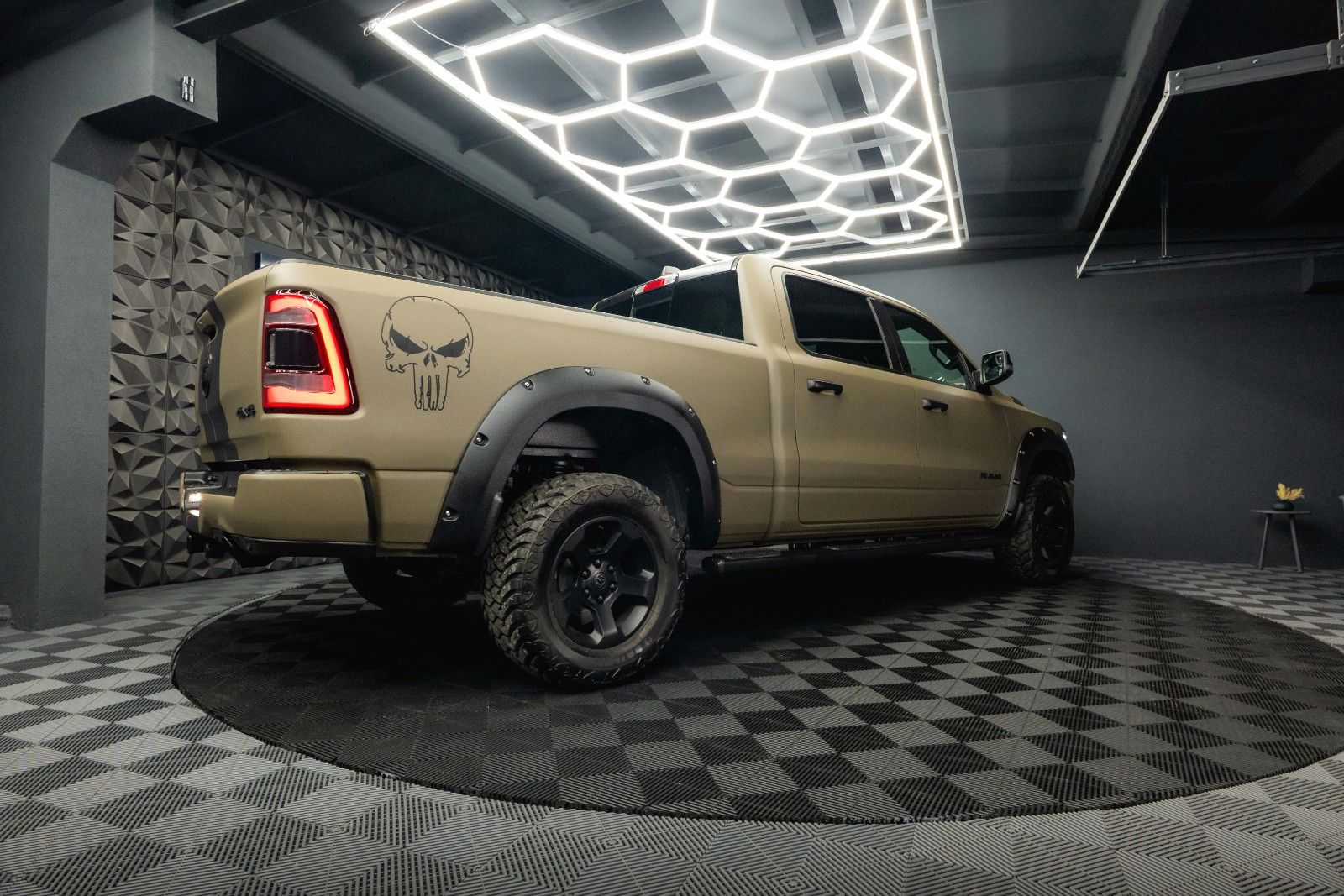 Fahrzeugabbildung Dodge RAM 5.7 V8 HEMI 4x4 PUNISHER LONGBED AxleLock