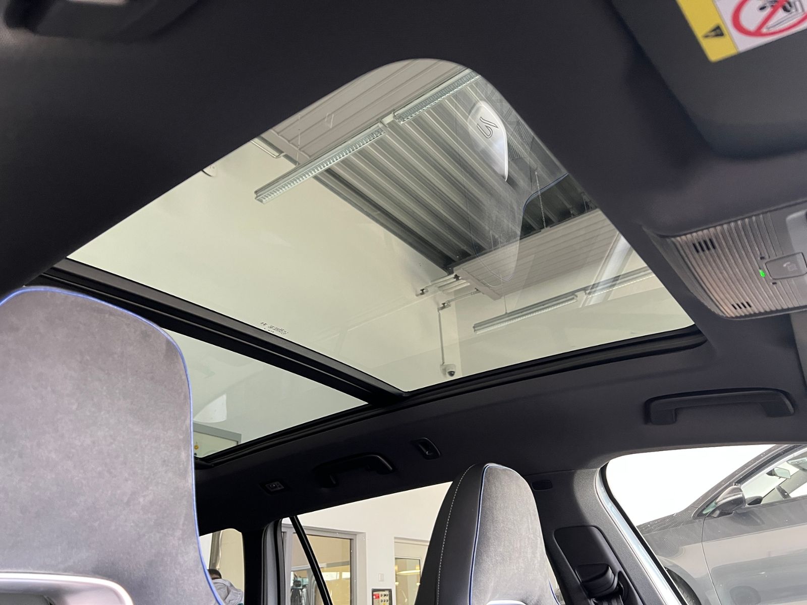 Fahrzeugabbildung Volkswagen Passat R-Line 2.0 TDI DSG 4MOTION *Black Style,P