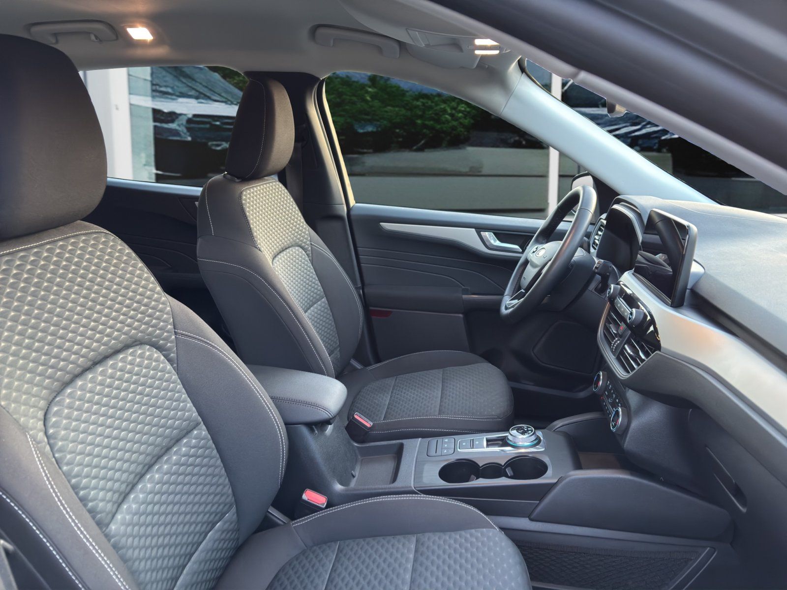 Fahrzeugabbildung Ford Kuga Plug-In Hybrid Cool & Connect #Winterpaket