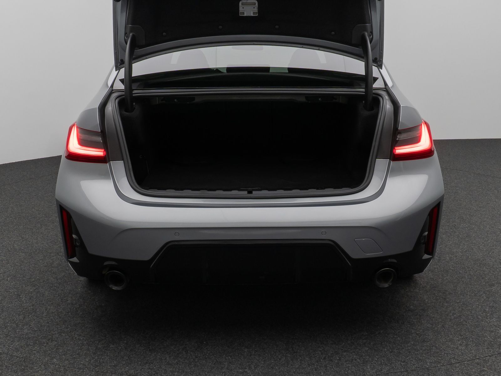 Fahrzeugabbildung BMW 330e M Sport Kamera HUD DAB H/K DrivAssis 19Zoll