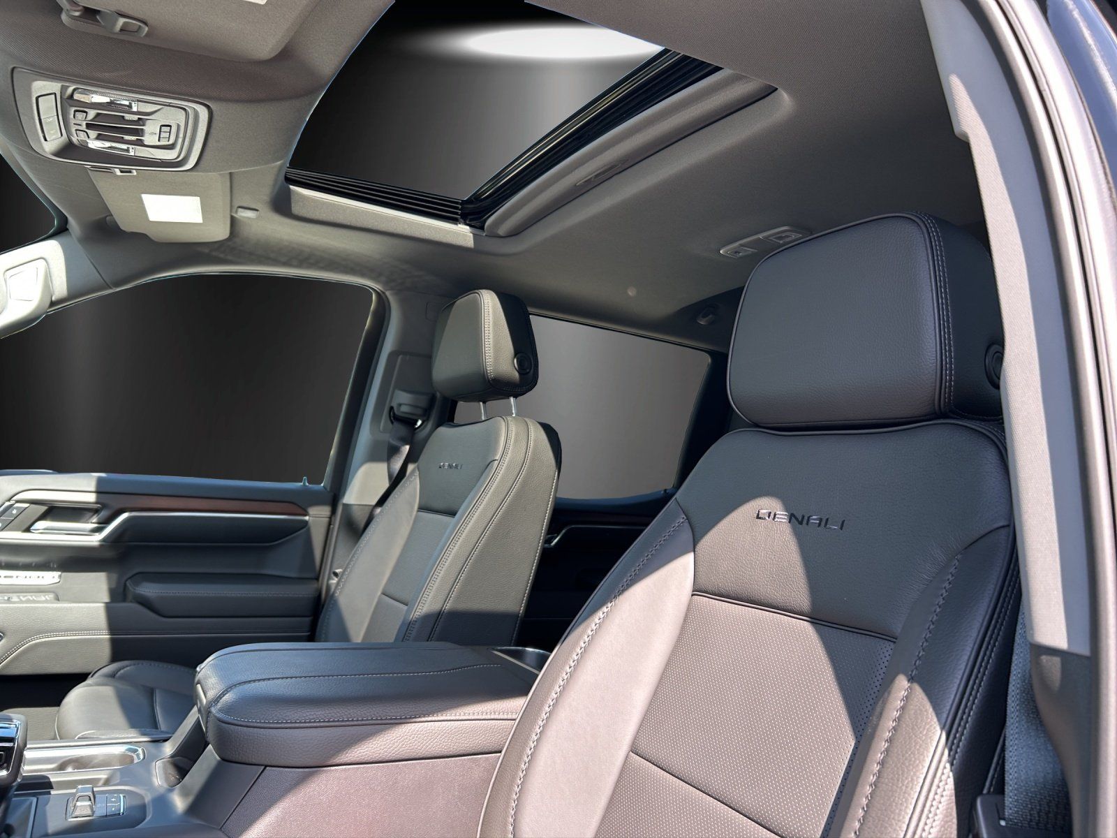 Fahrzeugabbildung GMC Sierra 1500 Denali 6.2 V8 AHK 3500/SHZ/LED/2024