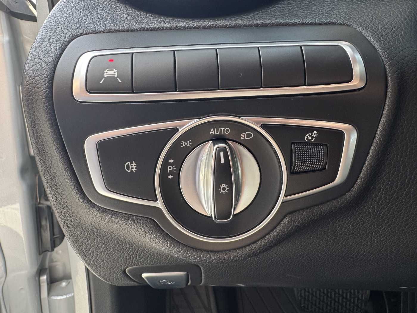 Fahrzeugabbildung Mercedes-Benz C 220d T Avantgarde+RKamera+LED+TotW+SpurH