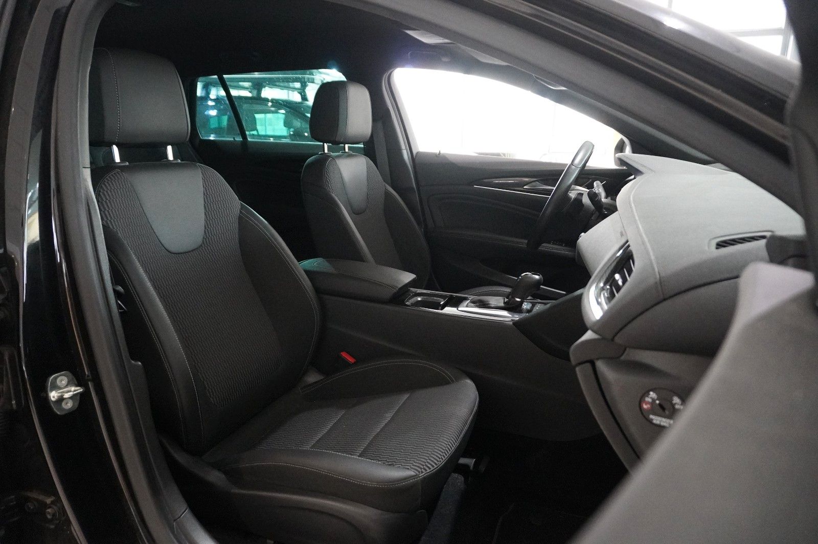 Fahrzeugabbildung Opel Insignia B ST 2.0T INNOV. 4X4 NAVI/OPC/KAMERA