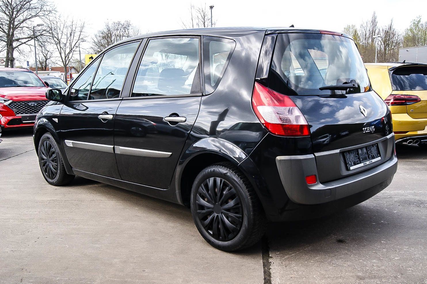 Fahrzeugabbildung Renault Scenic II 1.6i Dynamique Confort Klima
