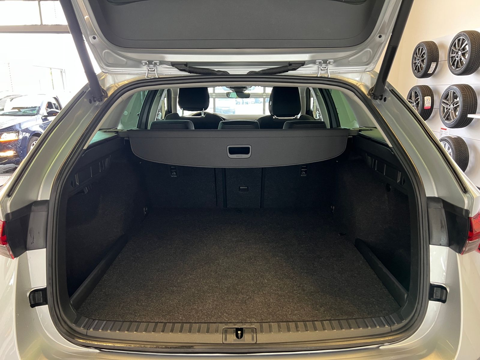 Fahrzeugabbildung SKODA Octavia Combi 1.4 TSI iV Style*Garantie, Matrix-
