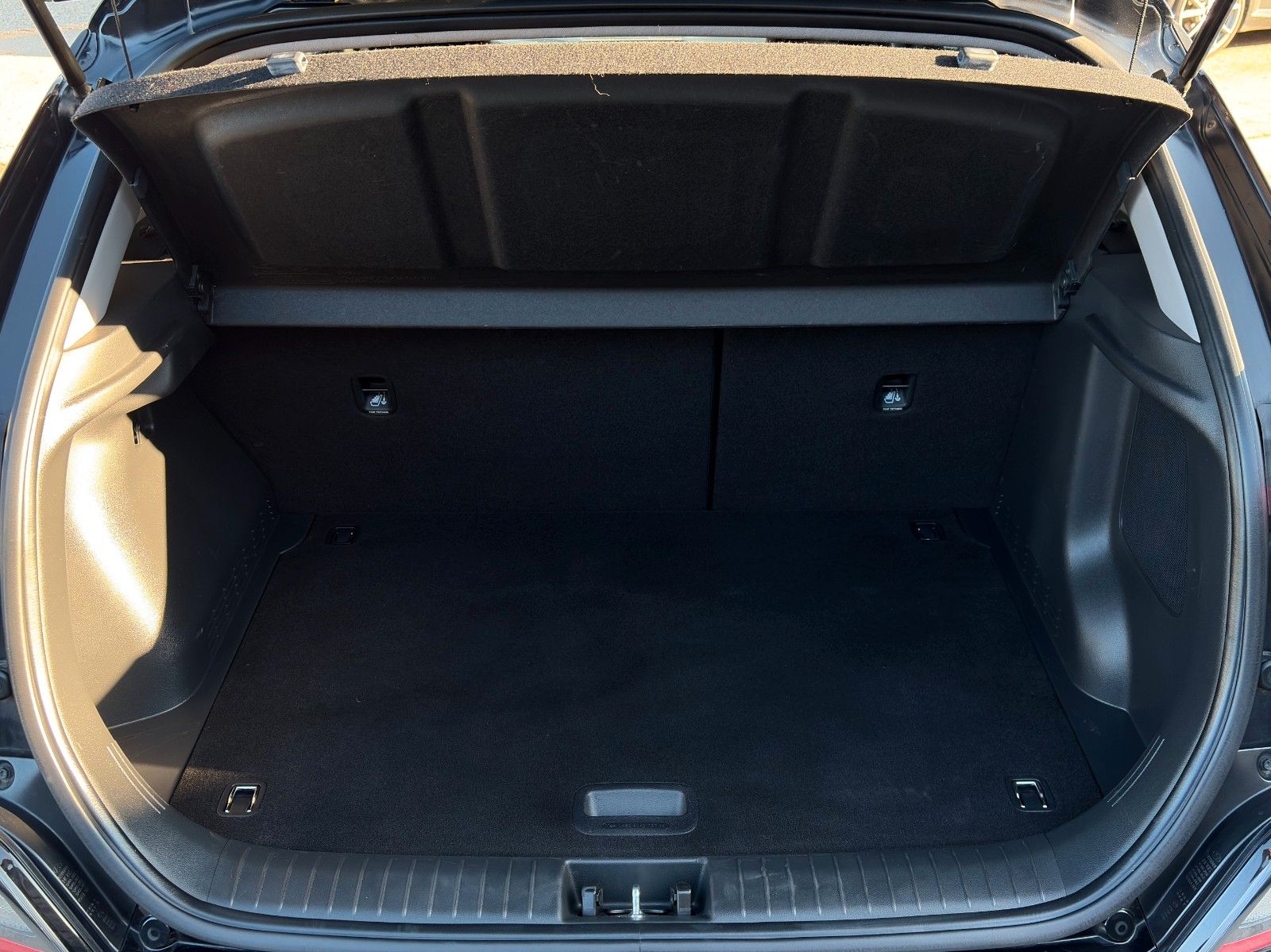 Fahrzeugabbildung Hyundai KONA E 30+ Edition SHZ LHZ LFA LKA CarPlay NAVI