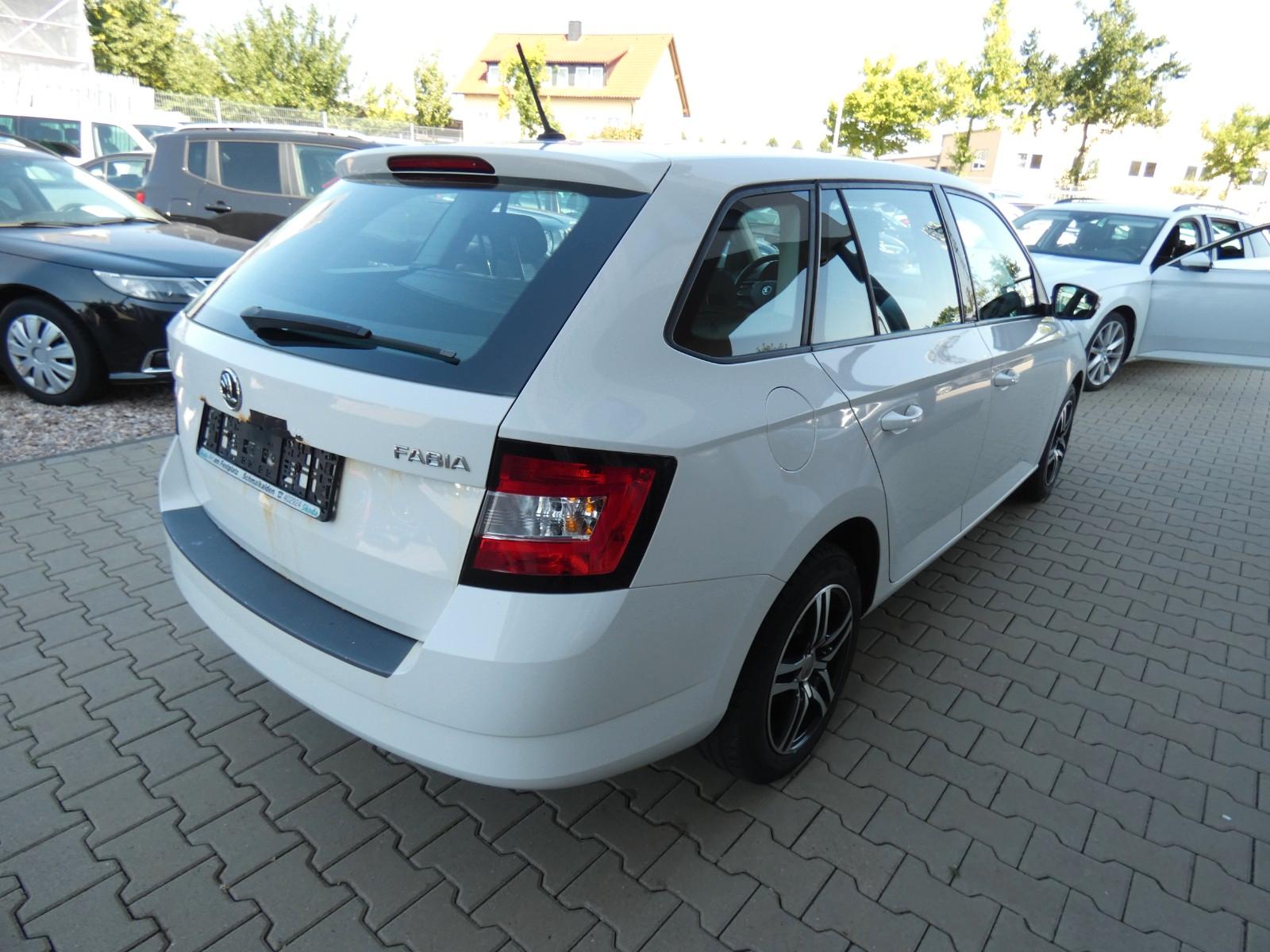 Skoda Fabia 2015 — салон