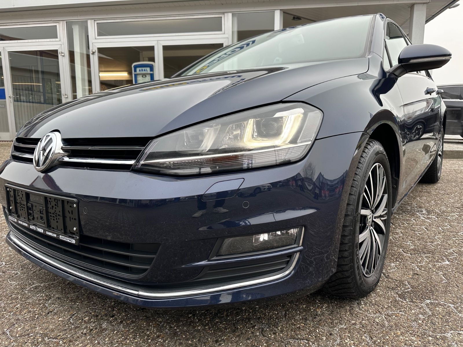 Fahrzeugabbildung Volkswagen Golf VII 1.6 TDI Allstar AHK/BiXenon/BT/GJR