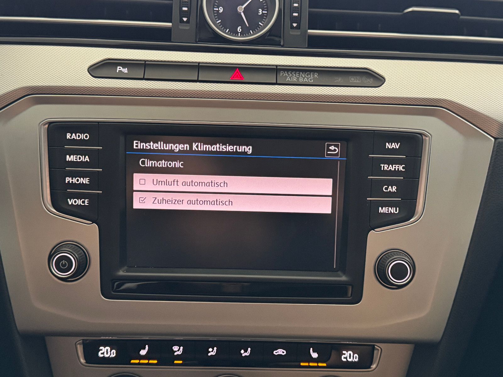 Fahrzeugabbildung Volkswagen Passat 2.0 TDI DSG COMFORTLINE NAVI LED AHK ACC