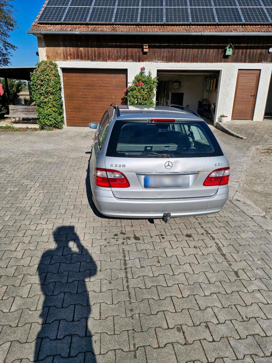 Mercedes-Benz E220 2004 — photo 5