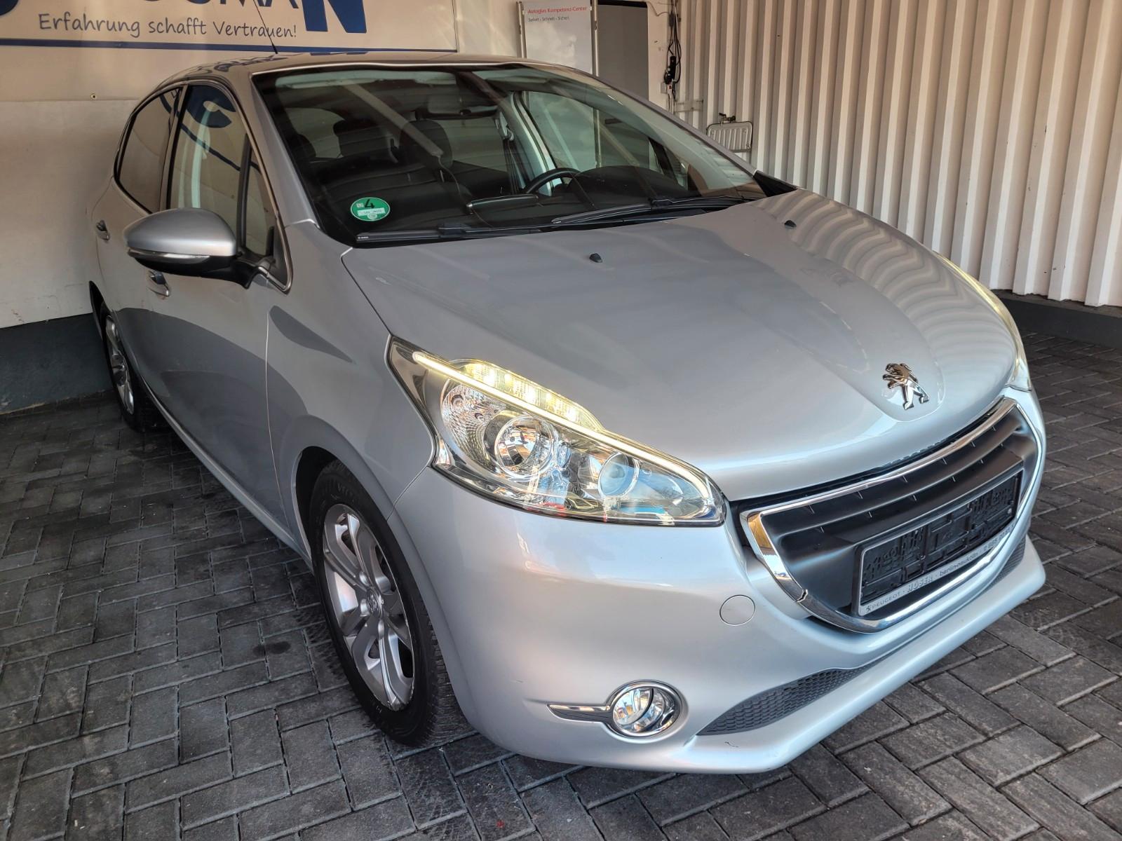 Peugeot 208 Allure*SCHECKHEFT*SEHR GEPFLEGT*2.BESITZ*LED